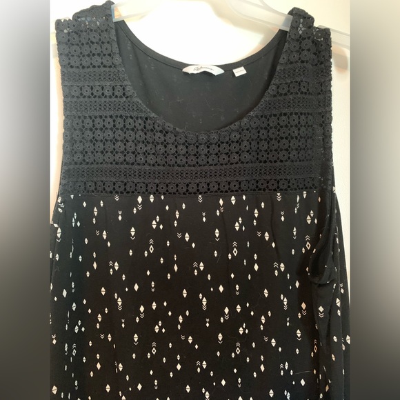 Reitmans sleeveless size XXL black & white top crochet style top flow bottom - Picture 4 of 4
